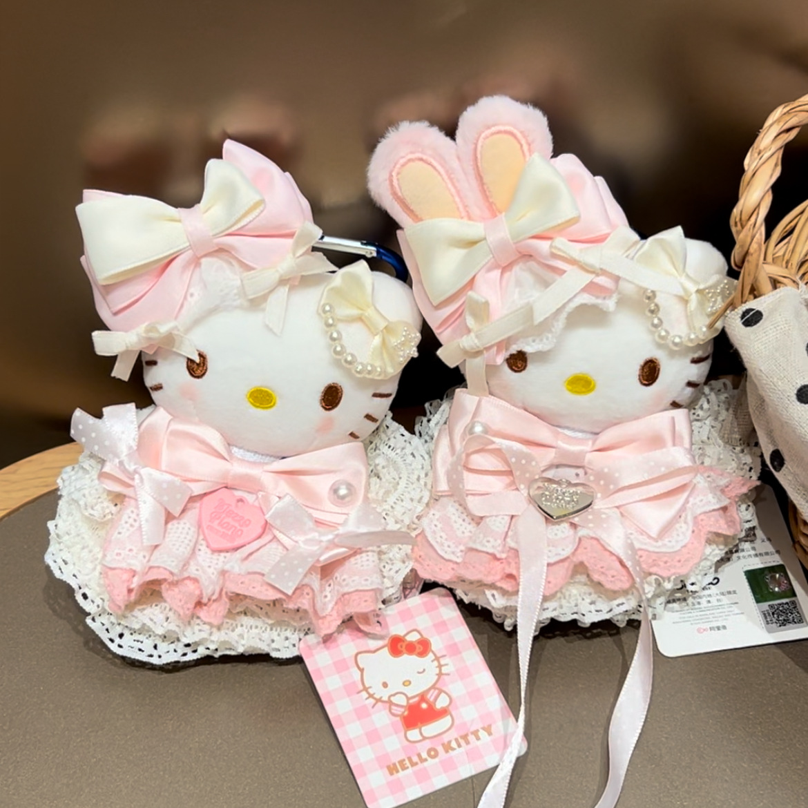 Car Accessories In Japan - Peluche de Sanrio Hello Kitty con