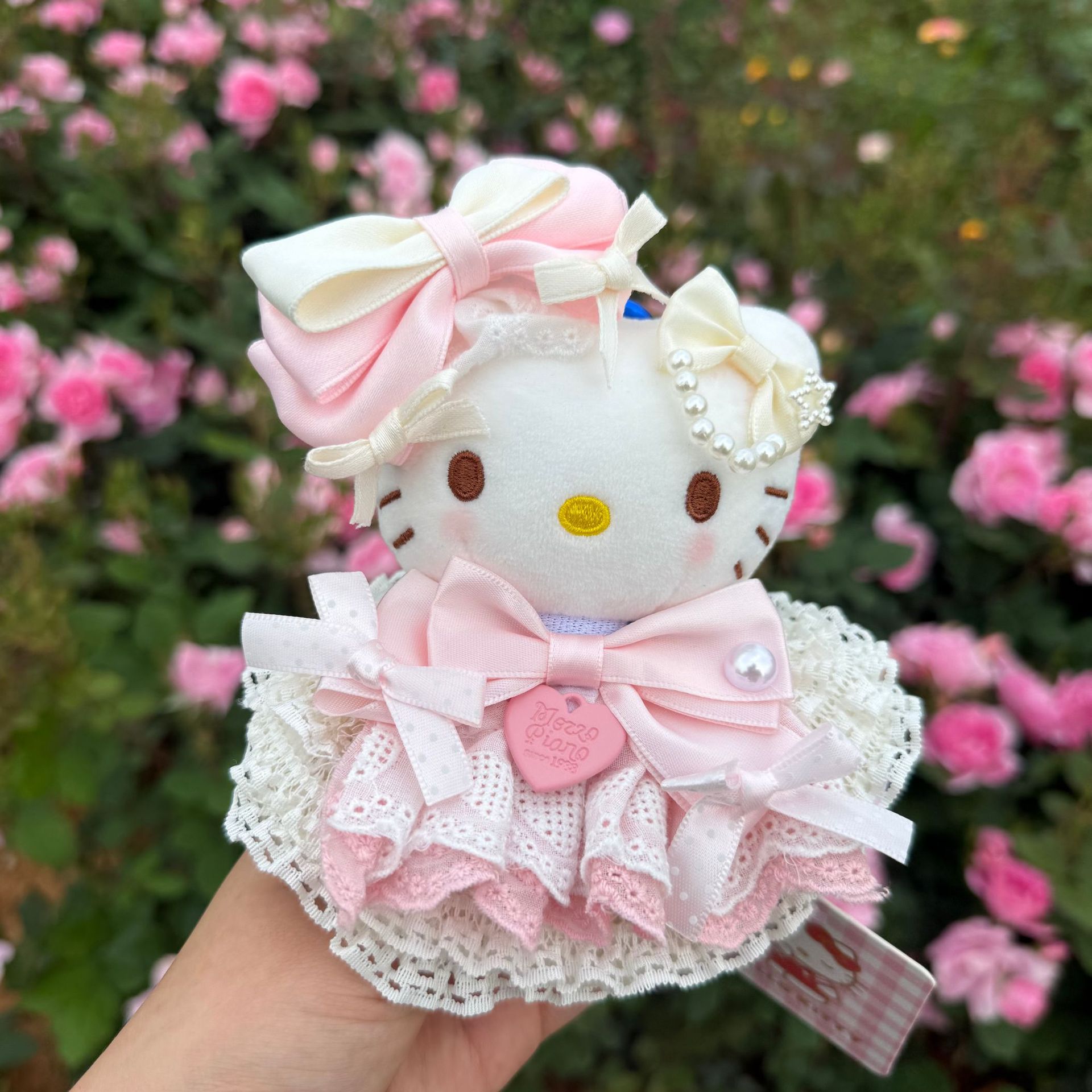 Peluche de Sanrio Hello Kitty  - Car Accessories In Japan reseña y precio